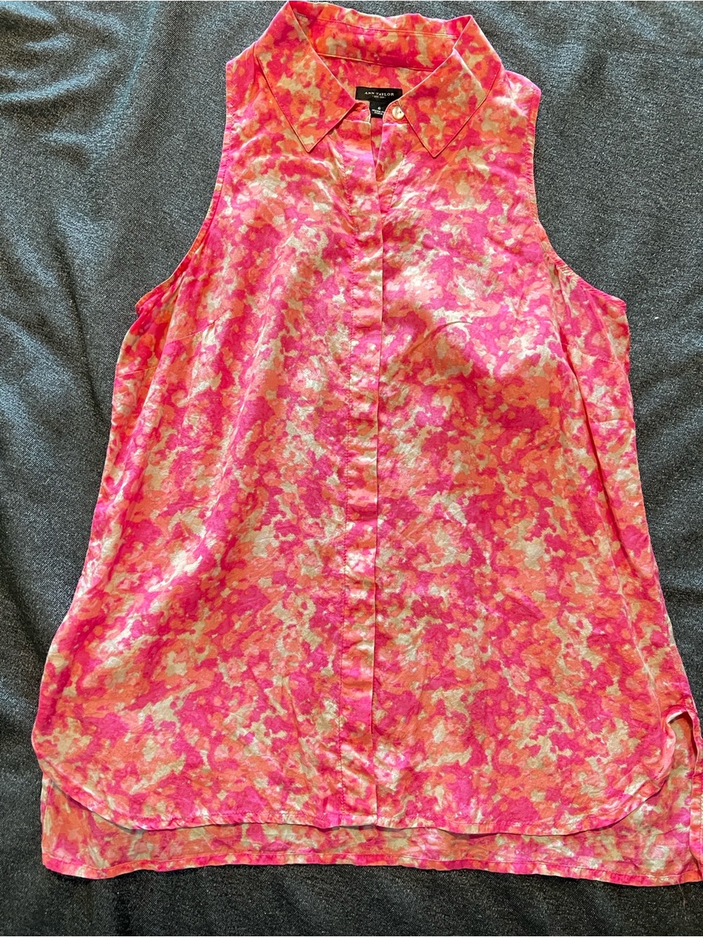 Ann Taylor Silk Sleeveless Button Front Blouse Pink Coral Abstract Print Size 6
